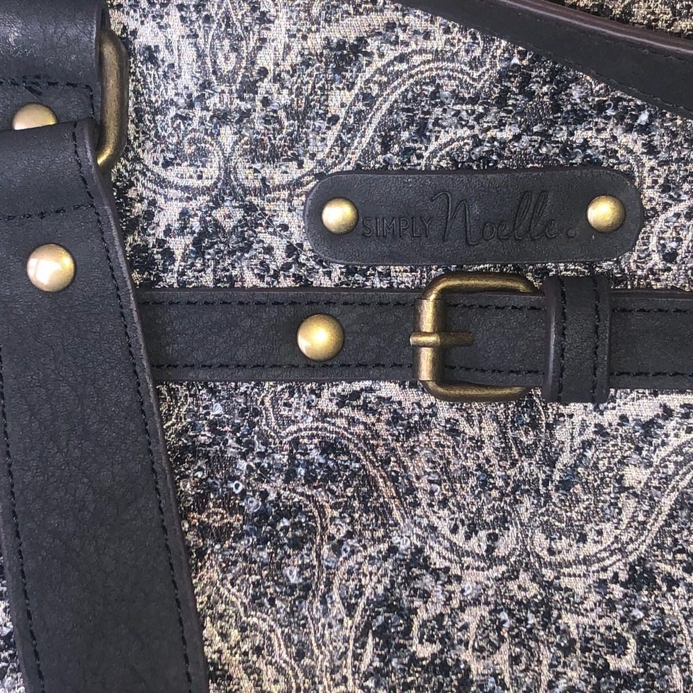 TOTE PURSE! Gorgeous grey/black tapestry purse!
